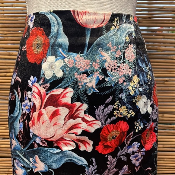 STUNNING!!! MINKPINK  Floral Skirt - Picture 2 of 7